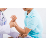 ortopedista especialista em ombro Setores Complementares (Brasília)